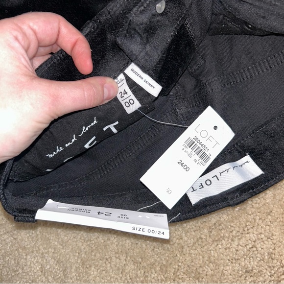 NWT LOFT Black Velvet Modern Skinny Jeans - Picture 4 of 4